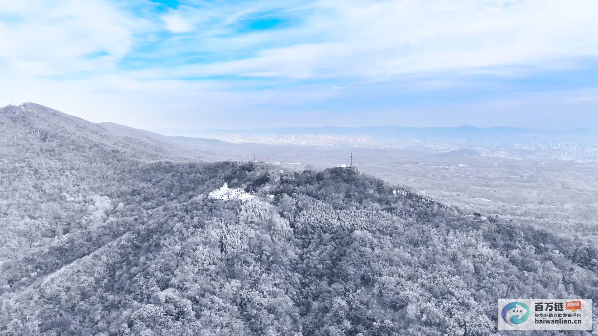 英国大雪封山 数千家庭断电受困 机场跑道关闭 (英国大雪封山视频)